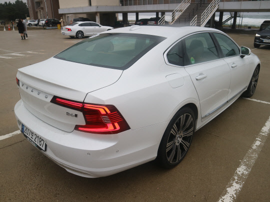 볼보 S90. 이상현 기자